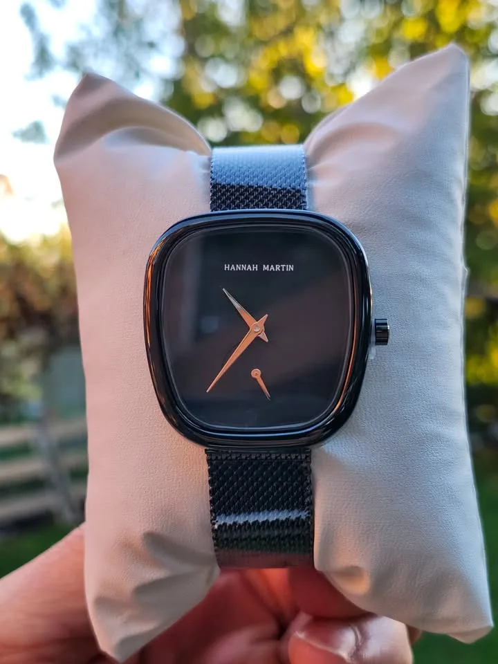 Womens All-Black Mesh Watch – Minimalist Design image indicator(2)