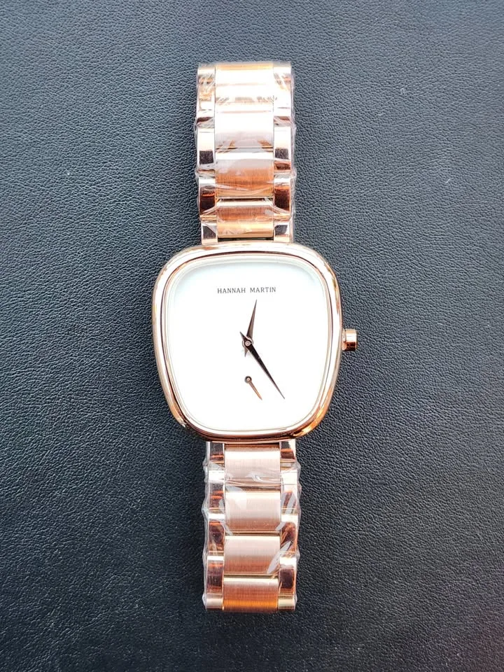 Elegant Women’s Watch – Minimalist Design image indicator(2)