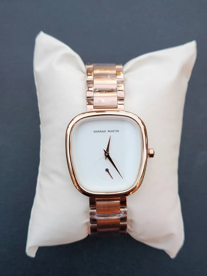 Elegant Women’s Watch – Minimalist Design image indicator(3)