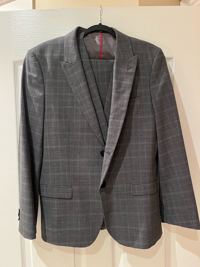 Men’s Hugo Boss 3pc suit size 40R