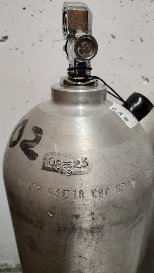 Scuba Tank - 1 x 80 cu ft Aluminum image indicator(3)