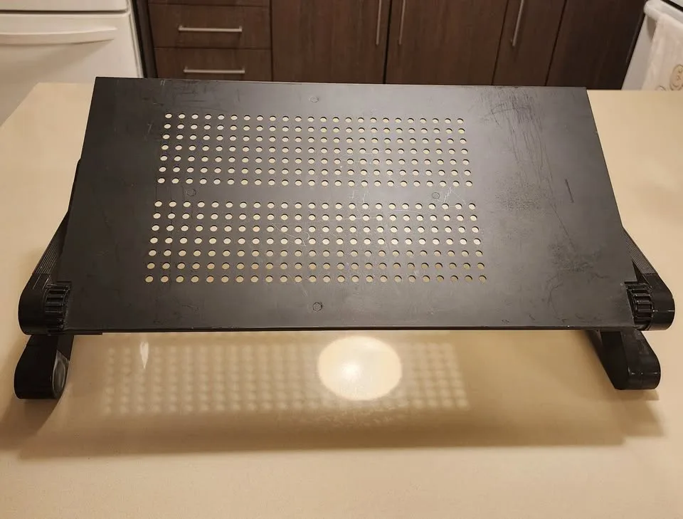 Adjustable and portable laptop desk image indicator(2)