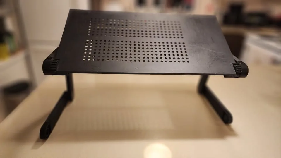 Adjustable and portable laptop desk image indicator(4)