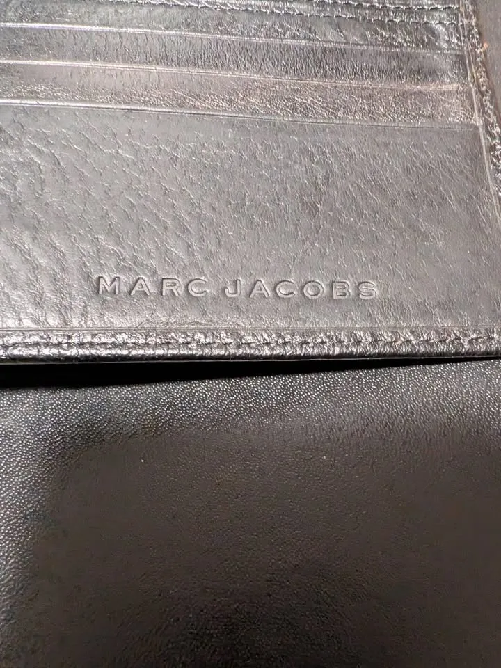 Vintage Marc Jacobs Men’s Black Bi-Fold Wallet – $100 image indicator(3)