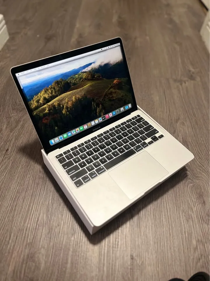 MacBook Air 13-inch - Perfect Condition image indicator(3)