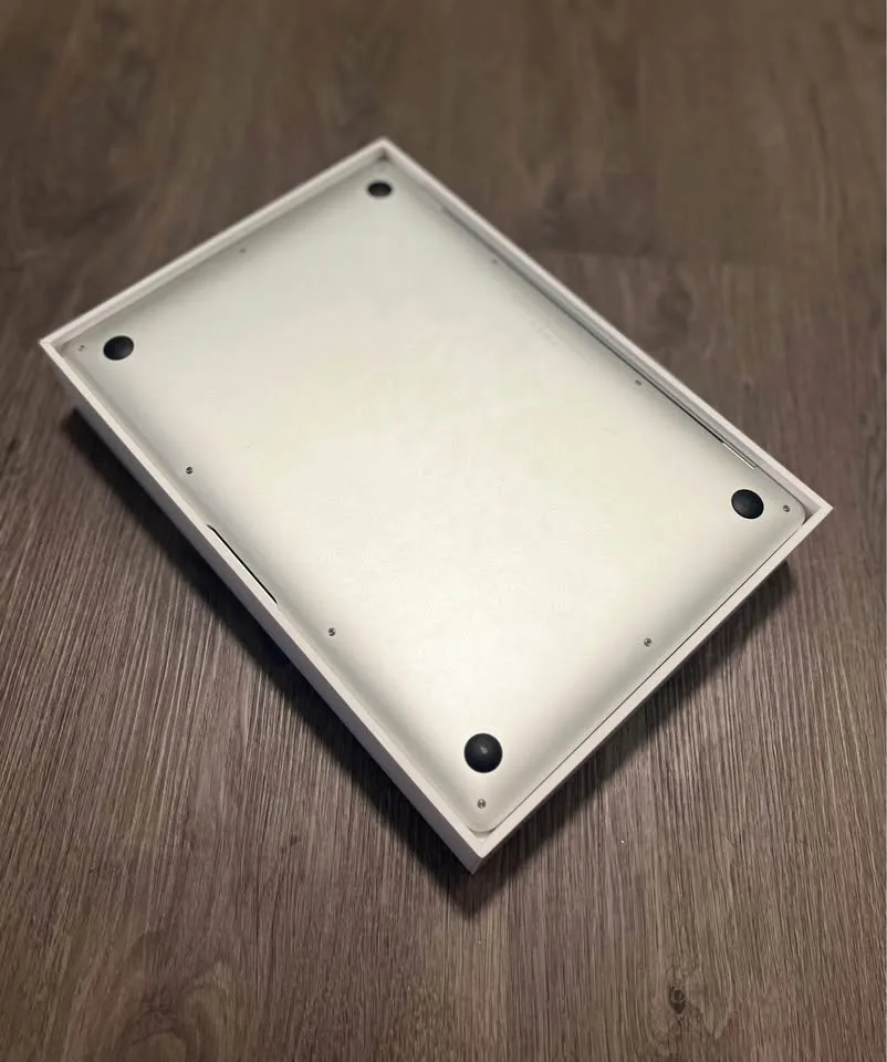 MacBook Air 13-inch - Perfect Condition image indicator(6)