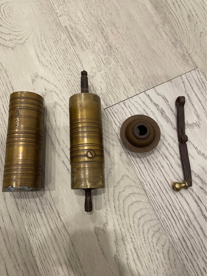 Vintage Brass Coffee Grinder – 1925–1950s – Hand Crank - photo 2