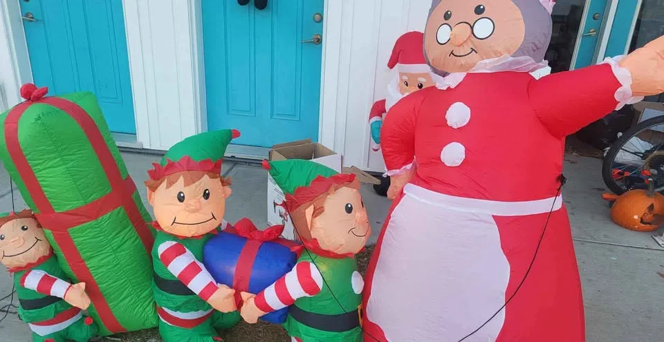 8 ft Mrs.Clause& Elves Blow up image indicator(3)