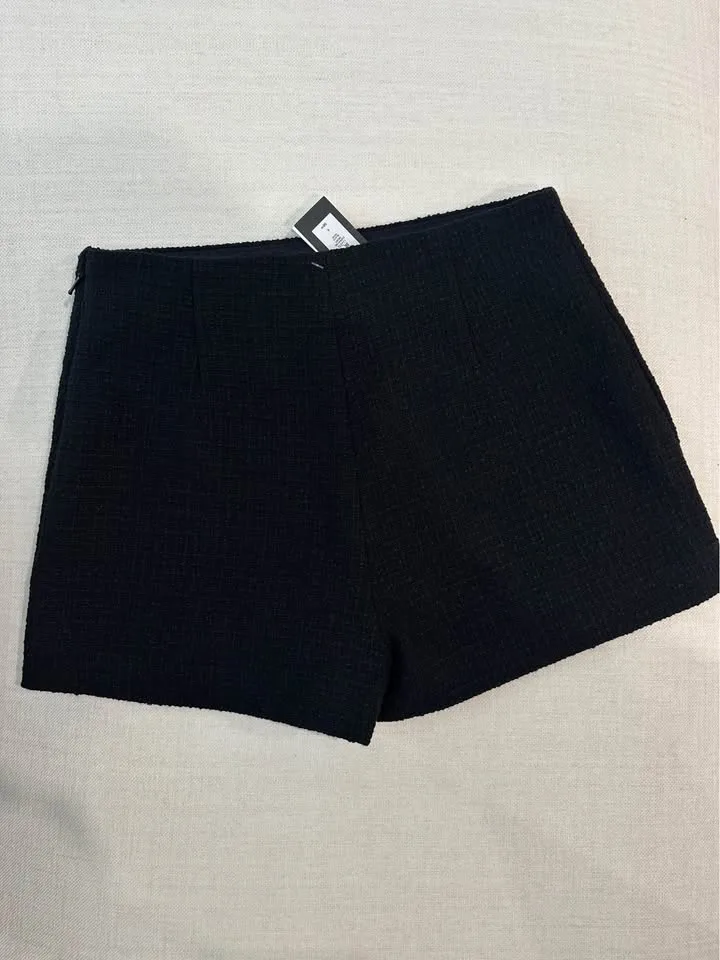 Aritzia Expertise Skort Size 6 NWT image indicator(2)