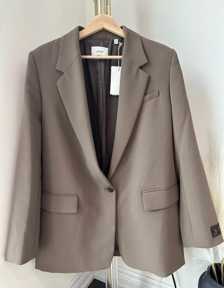 Aritzia Generation Blazer Size 10 NWT image indicator(3)