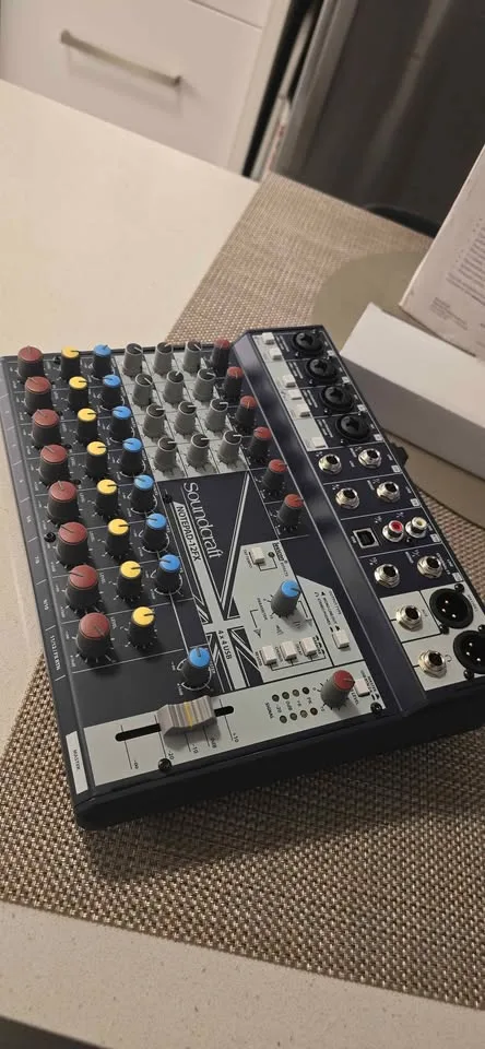 Soundcraft Notepad Mixing Console image indicator(2)