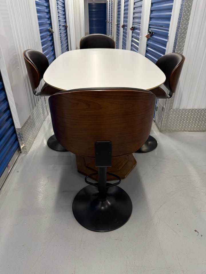 Unique Oval Table + 4 swivel bar-height chairs. - photo 3