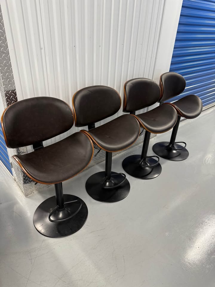 Unique Oval Table + 4 swivel bar-height chairs. - photo 5