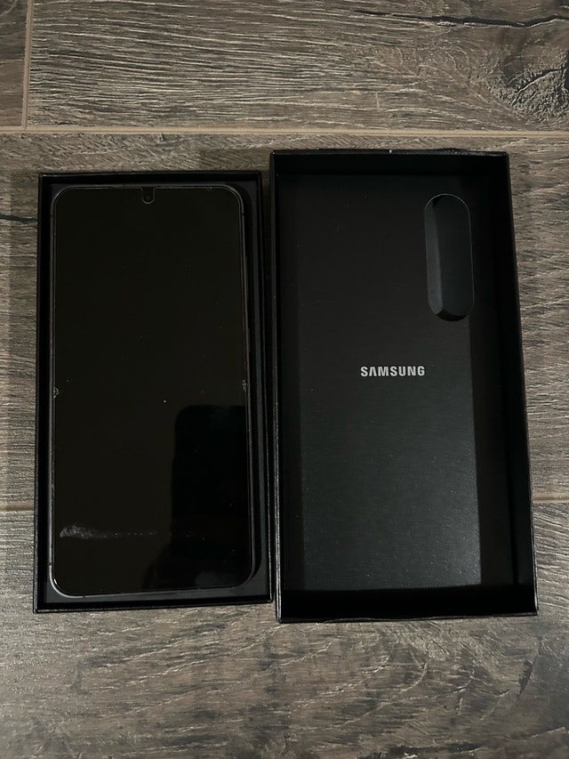 Samsung Galaxy S24 plus - photo 3