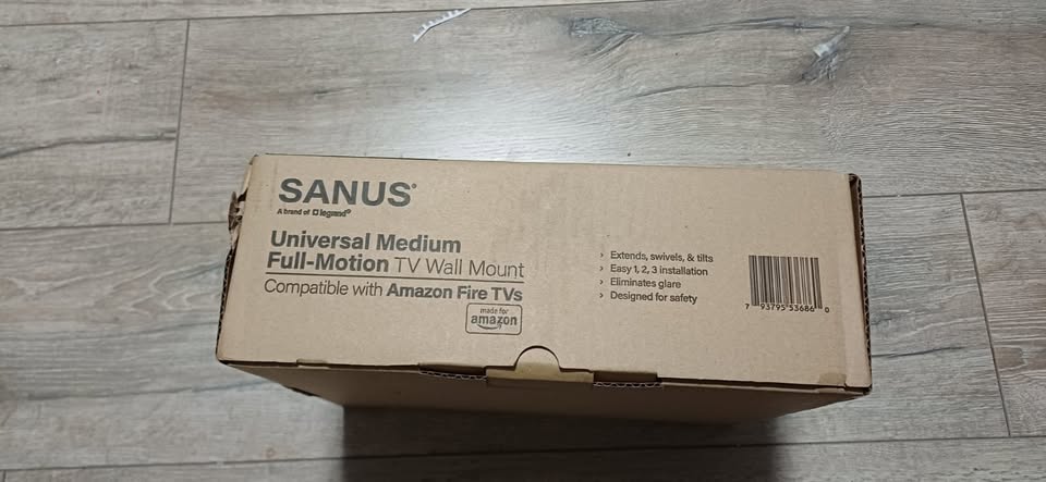 Amazon Universal Full-Motion TV Wall Mount for TVs up to 55" - photo 2
