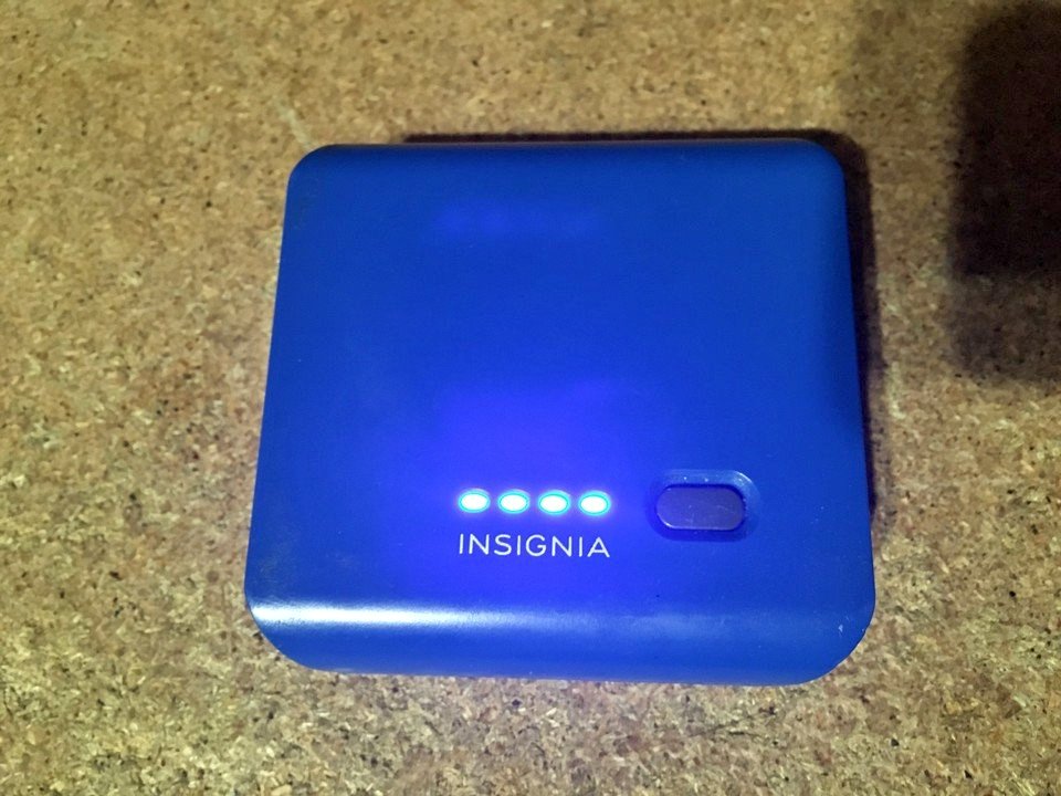 INSIGNIA MOBILE BATTERY PACK BLUE 5200MAH