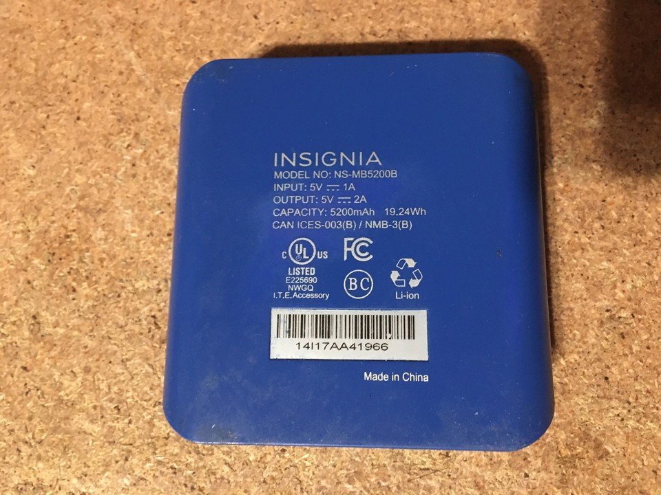 INSIGNIA MOBILE BATTERY PACK BLUE 5200MAH - photo 2