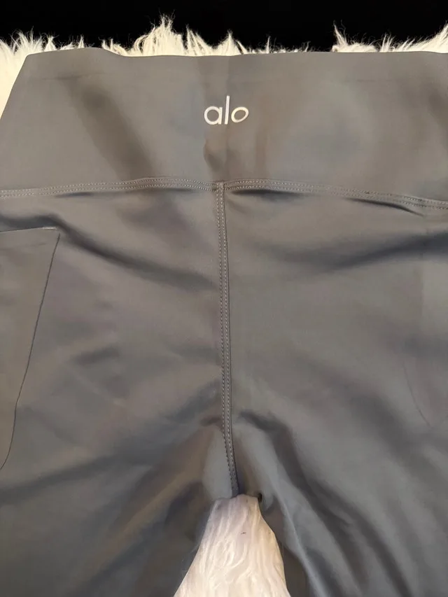 ALO Yoga Leggings image indicator(2)