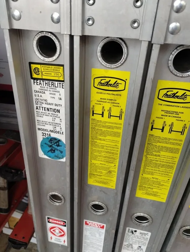 Featherlite 16ft Articulating Ladder Model 3316 image indicator(2)