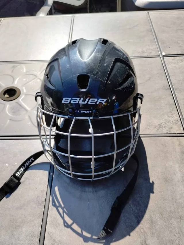 Girl & Boy Bauer Hockey Helmets thumbnail