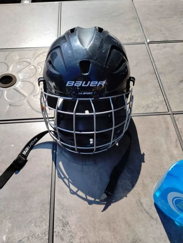 Girl & Boy Bauer Hockey Helmets image indicator(3)