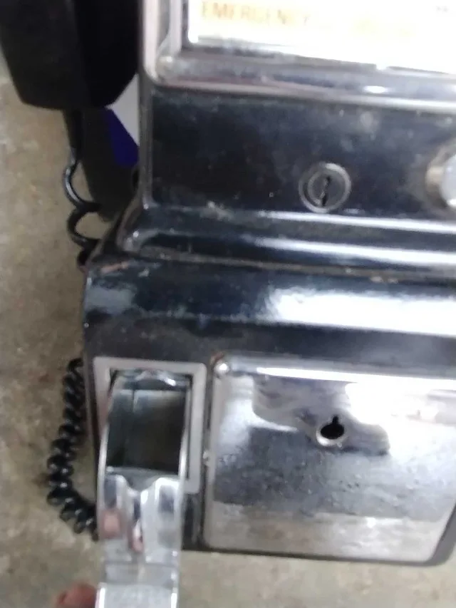 Vintage 60's Northern Telecom 3 Slot Pay Phone Made in Canada image indicator(4)