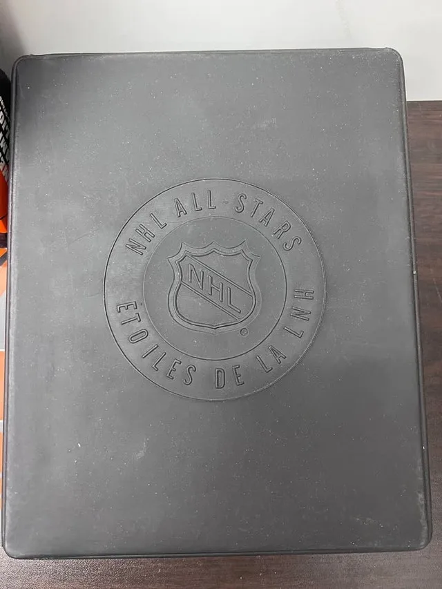 2003 CANADA NHL ALL STAR STAMP AND MEDALLION SET image indicator(4)