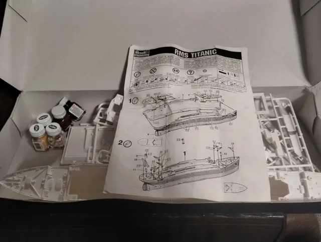 1988 Revell Titanic Model Kit image indicator(3)