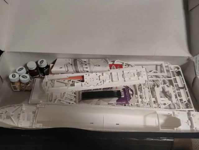 1988 Revell Titanic Model Kit image indicator(5)