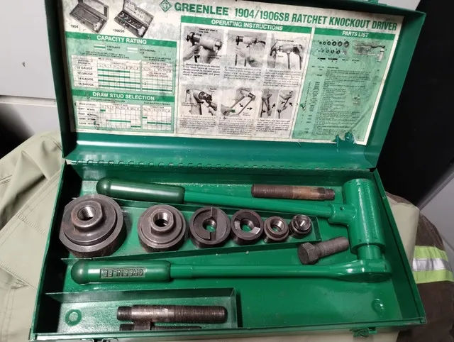 Greenlee 1904 Slug-Buster Ratchet Punch Driver Kit image indicator(2)