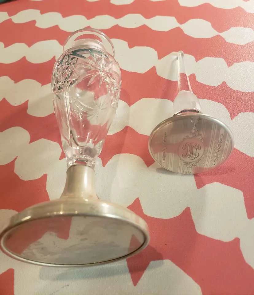 Pair of Antique Crystal Perfume Bottles image indicator(8)