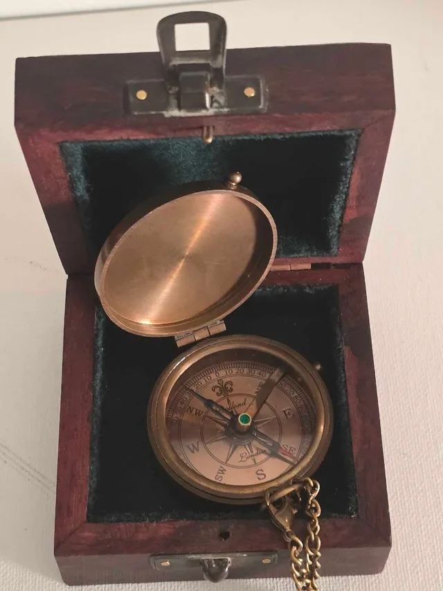 Compass lockable antique with case image indicator(3)