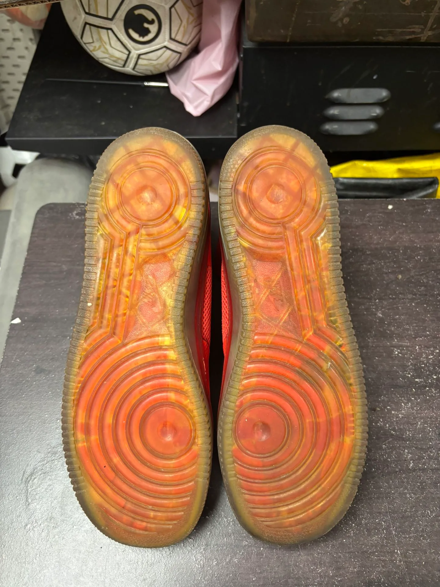 Nike Air Force 1 High Red image indicator(3)