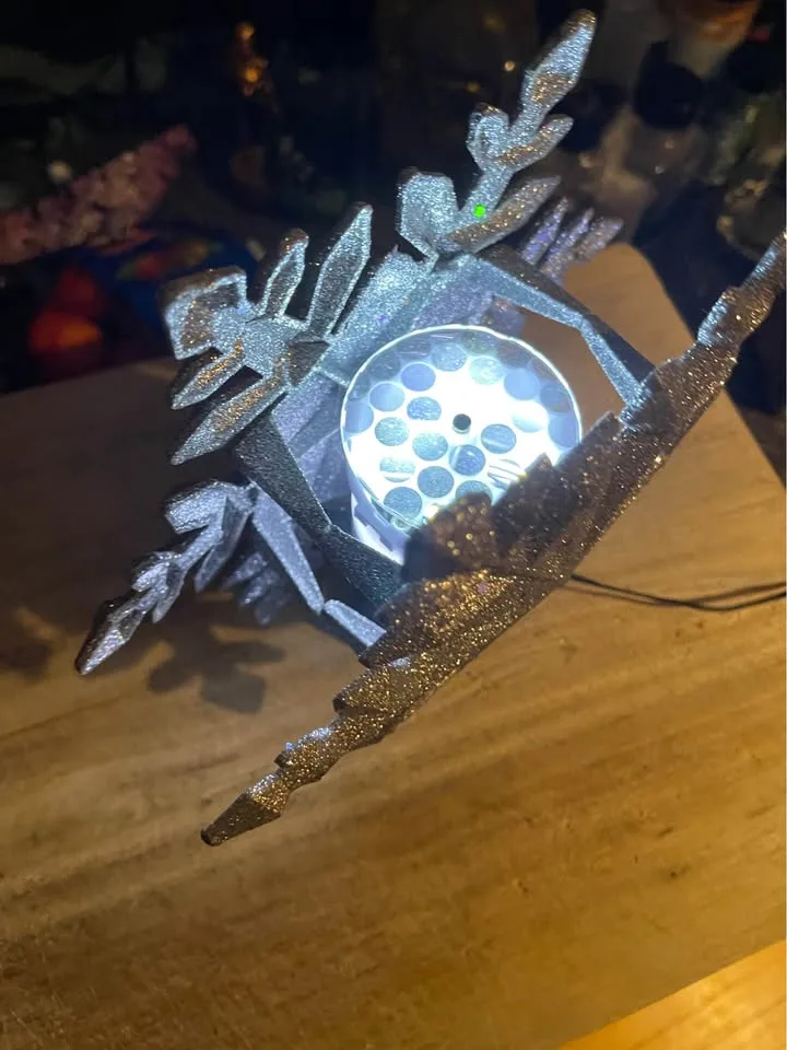 3D Snowflake Tree Topper with LED Projector Lamp - 10" image indicator(3)
