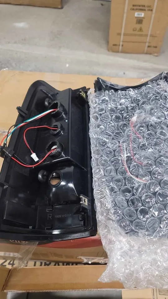 Tail Light Assembly Chevy Silverado 2003-2006 image indicator(5)