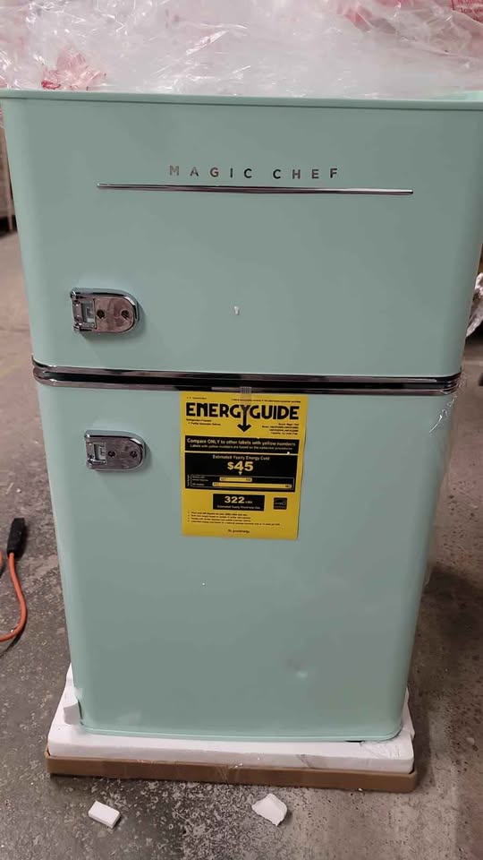 Retro 3.2 cu. ft. 2-Door Mini Fridge in Mint Green - photo 3