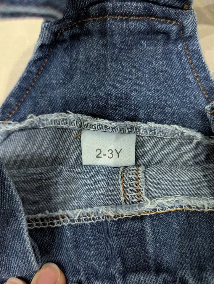 New unisex denim overalls toddler size 2-3y image indicator(3)