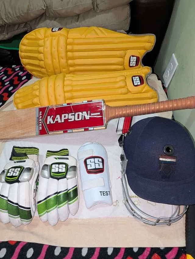 Kookaburra Cricket Kit with carry bag