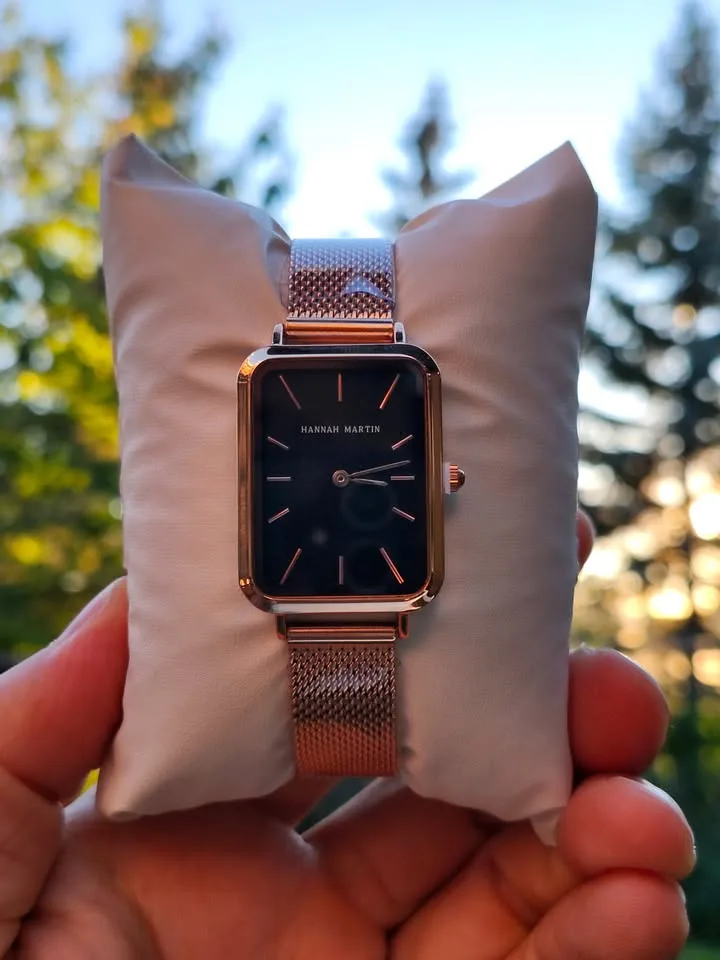 Business Women’s Watch – Black Face with Rose Gold Band image indicator(4)