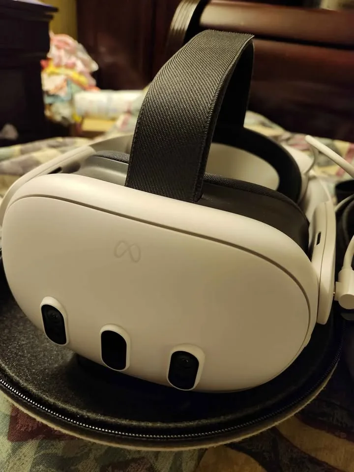 $1,075 Meta Quest 3 Bundle 512GB: Elite Strap + Case: Mint image indicator(2)