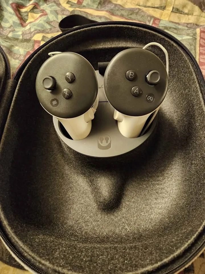 $1,075 Meta Quest 3 Bundle 512GB: Elite Strap + Case: Mint image indicator(4)