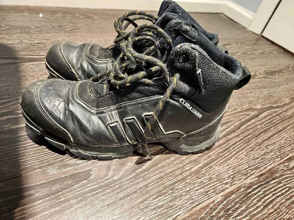 Adidas Men's Winter Boots (US Mens 10 Shoe Size)