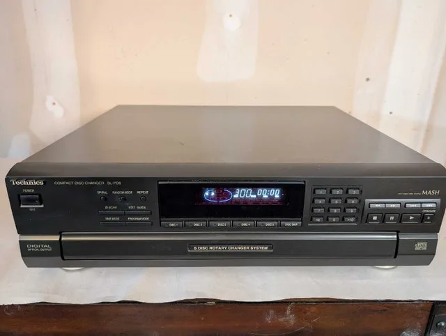 Technics SL-PD8 Compact Disc Changer thumbnail