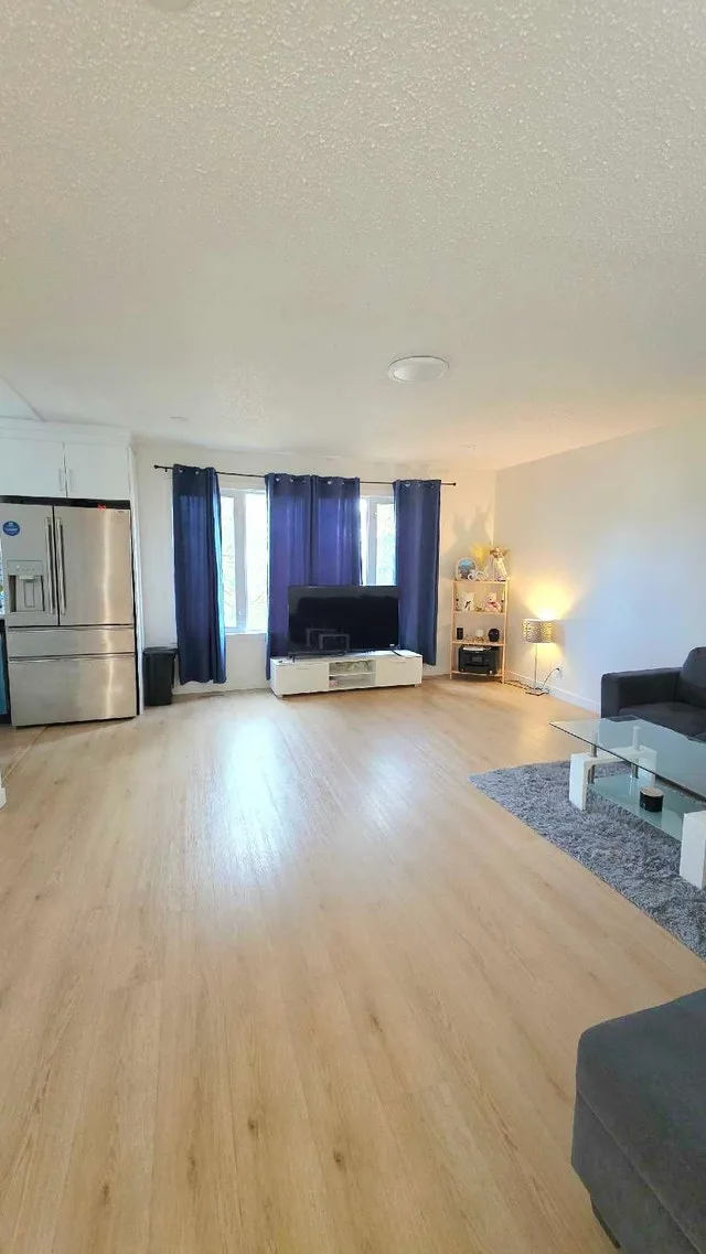 3 Bedrooms 1 Bathroom House for Rent image indicator(4)