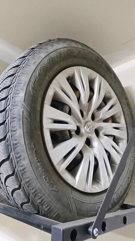 Goodyear Ultra Grip Winter Tires + Rims – 225/60R16 (Set of 4) image indicator(2)