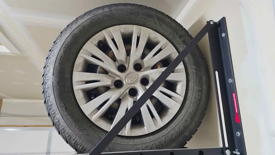 Goodyear Ultra Grip Winter Tires + Rims – 225/60R16 (Set of 4) image indicator(5)