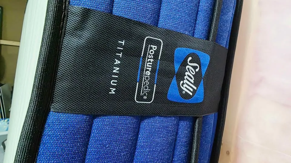 Sealy Posturepedic Titanium Queen Mattress – Excellent Condition image indicator(2)