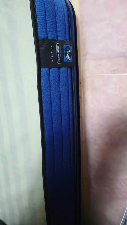 Sealy Posturepedic Titanium Queen Mattress – Excellent Condition image indicator(3)