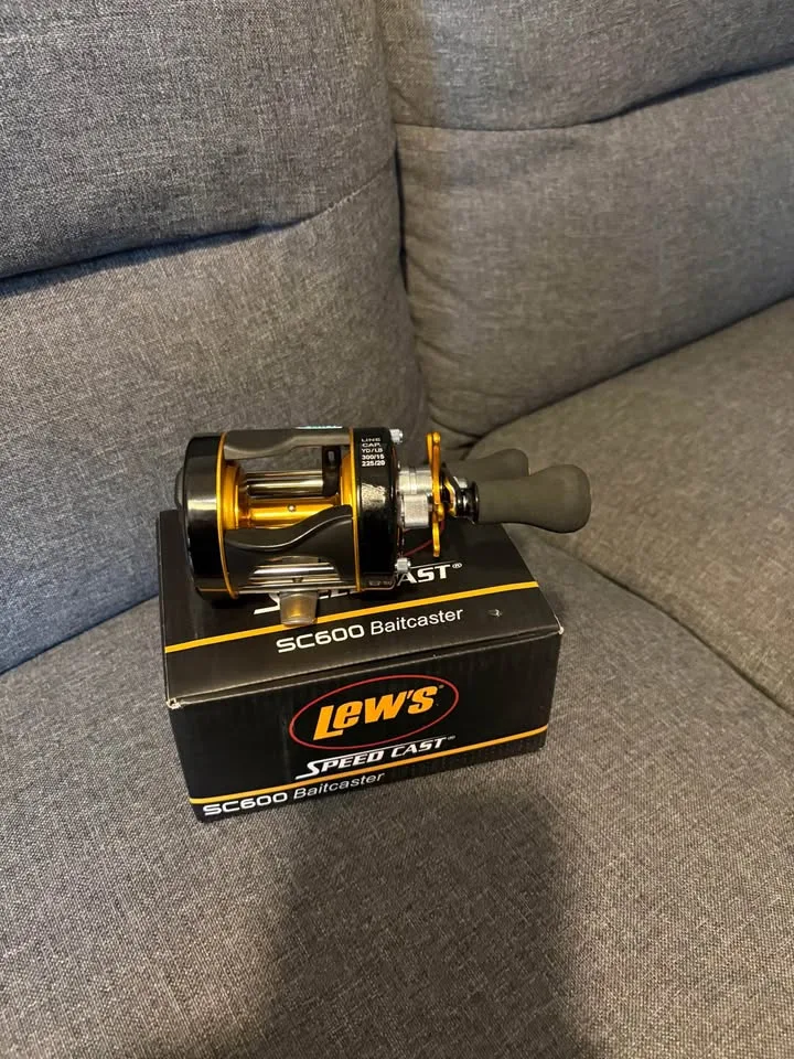 Lew’s Speed Cast Baitacster reel Right handed SC600 image indicator(2)