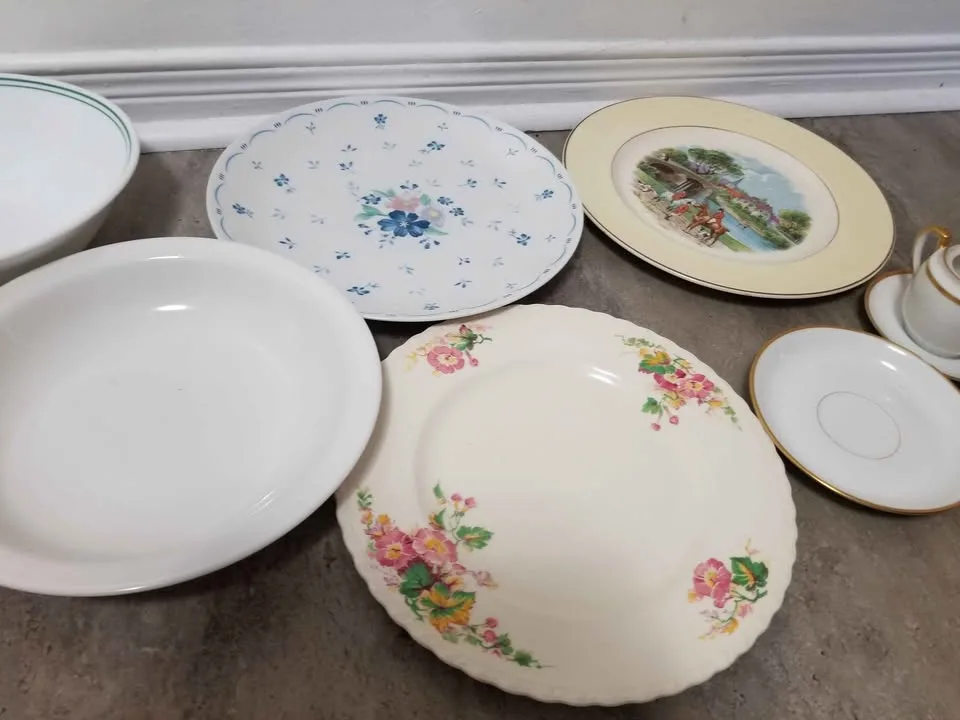 Ceramic Dinner Plates & Bowls image indicator(3)